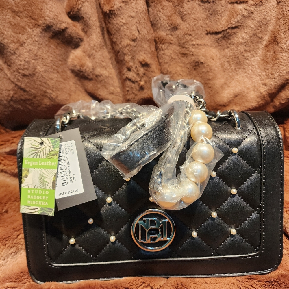 Badgley Mischka Black Quilted Shoulder Bag Item 105